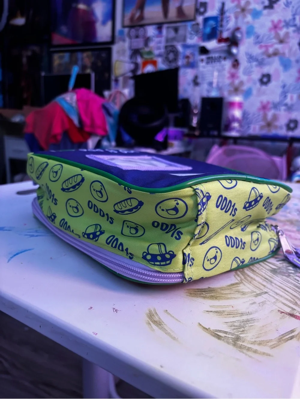 Odd1sout lunchbox with reversible front image
